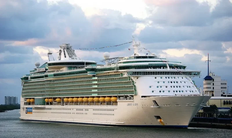 LIBERTY OF THE SEAS Passenger Ship IMO 9330032 photo 8