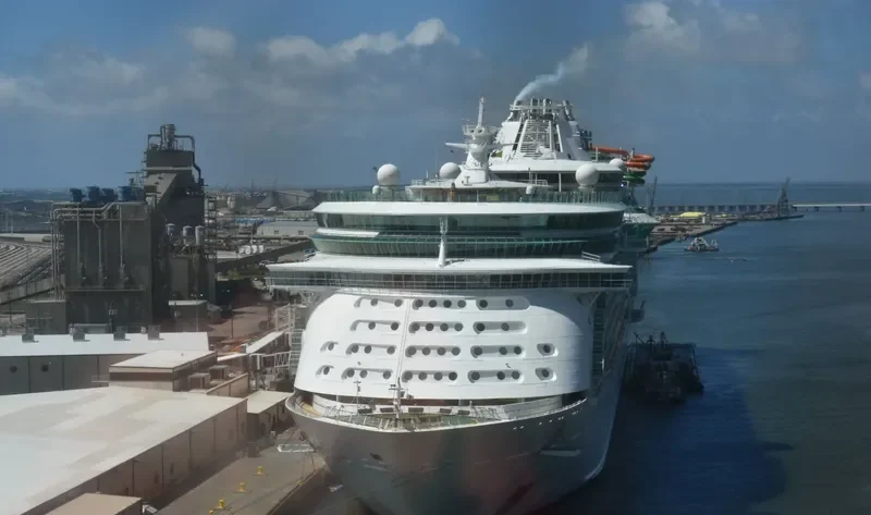LIBERTY OF THE SEAS Passenger Ship IMO 9330032 photo 9