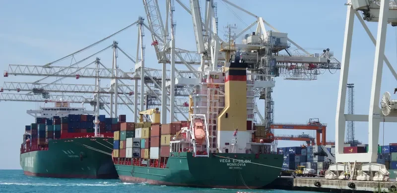 VEGA EPSILON Container Ship IMO 9330238 photo 8