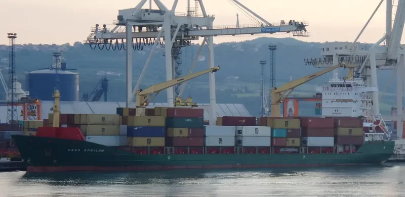VEGA EPSILON Container Ship IMO 9330238 photo 9