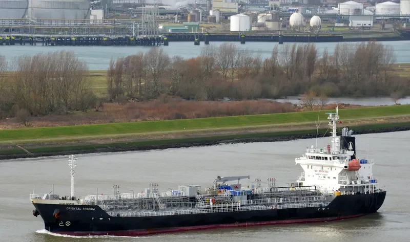 ORIENTAL FREESIA Tanker IMO 9330410 photo 9
