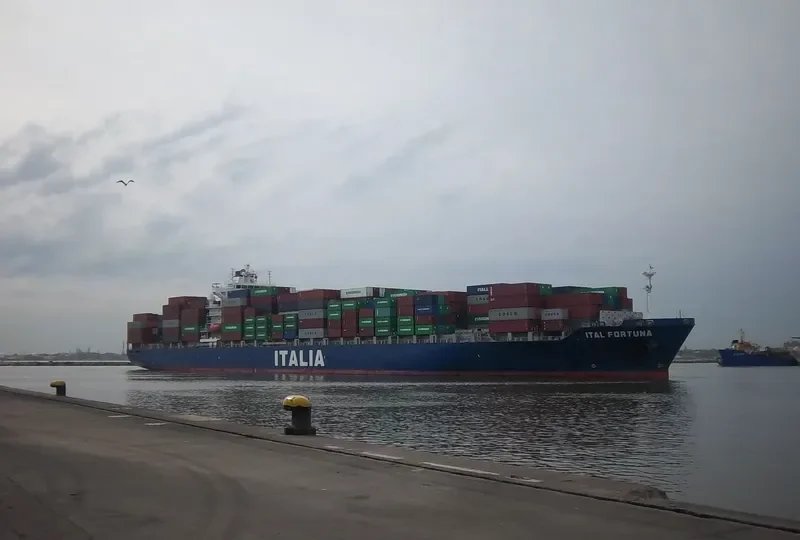CELSIUS NICOSIA Container Ship IMO 9330496 photo 10