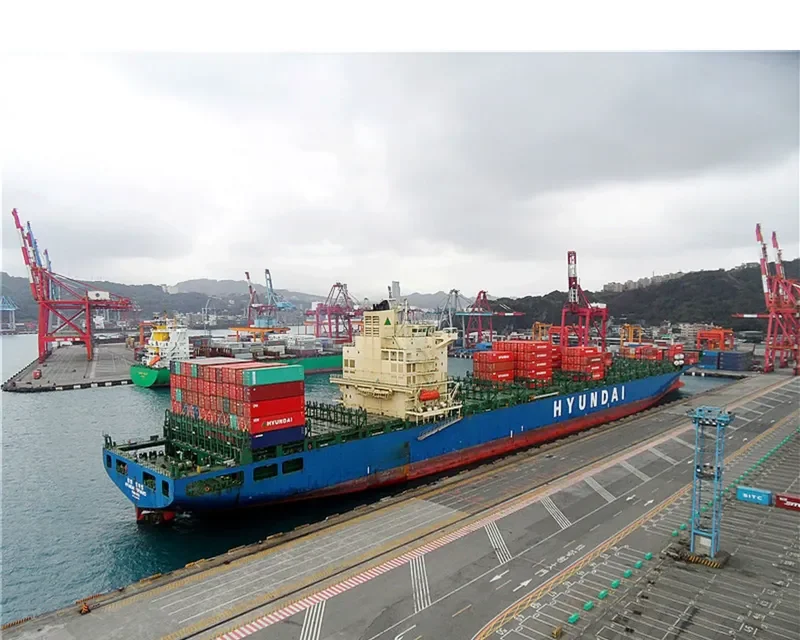 HYUNDAI FORWARD Container Ship IMO 9330707 photo 10