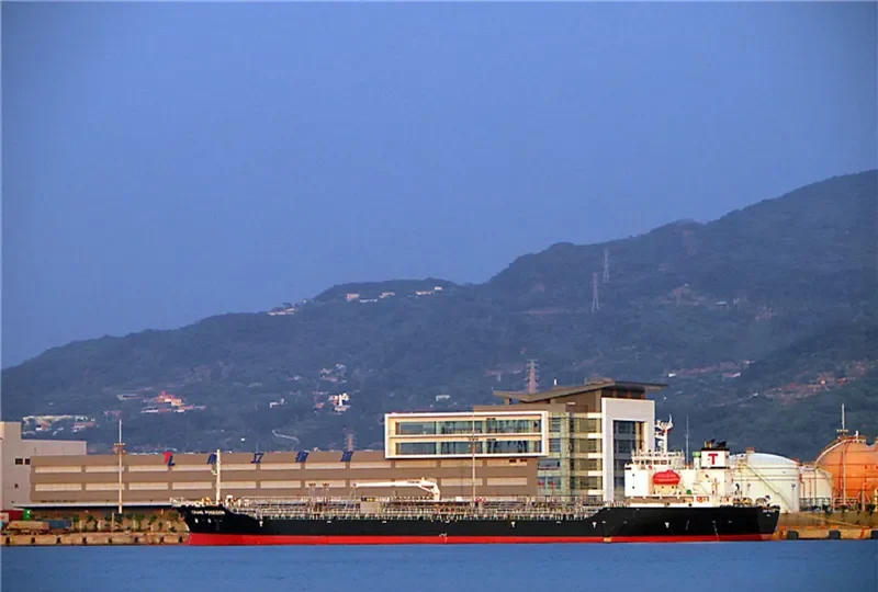 GRACE POSEIDON Tanker IMO 9331218 photo 2