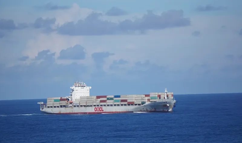 OOCL ZHOUSHAN Container Ship IMO 9332195 photo 3