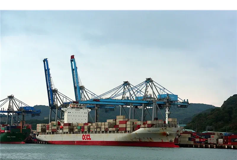 OOCL ZHOUSHAN Container Ship IMO 9332195 photo 4