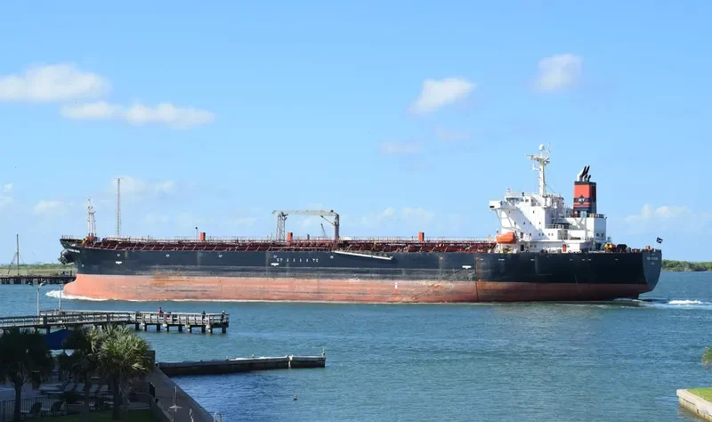 LUCIA SOLIS Tanker IMO 9333187 photo 2