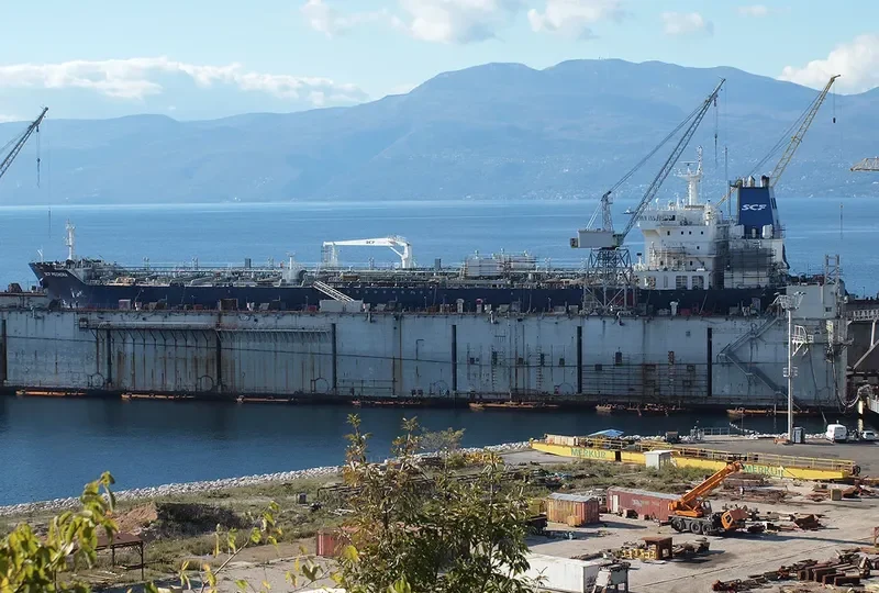 SCF PECHORA Tanker IMO 9333424 photo 4