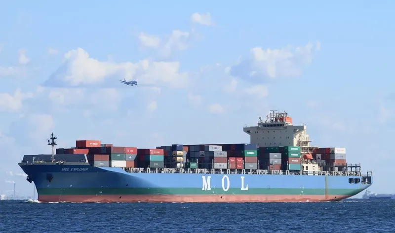 MOL EXPLORER Container Ship IMO 9333826 photo 2