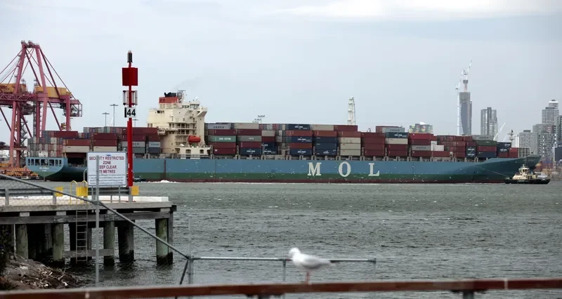 MOL EARNEST Container Ship IMO 9333840 photo 10