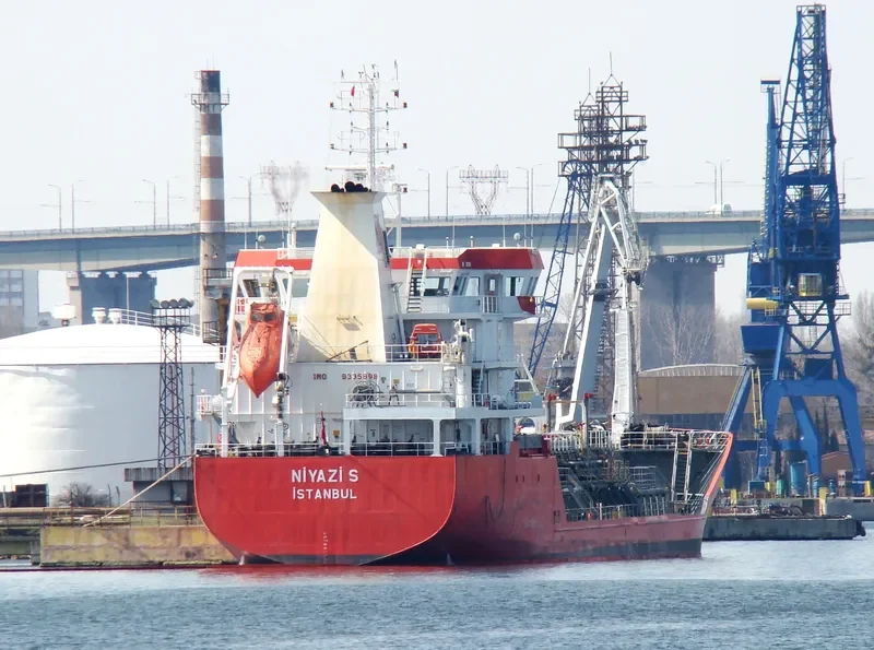 FAVOUR Tanker IMO 9335898 photo 8