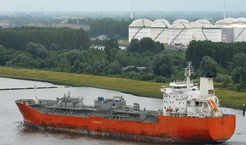 DVINA GULF Tanker IMO 9336464 photo 5