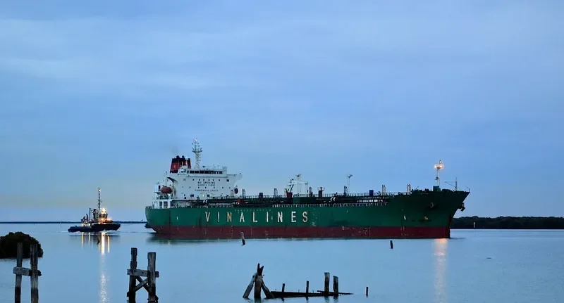 VINALINES GALAXY Tanker IMO 9337339 photo 2