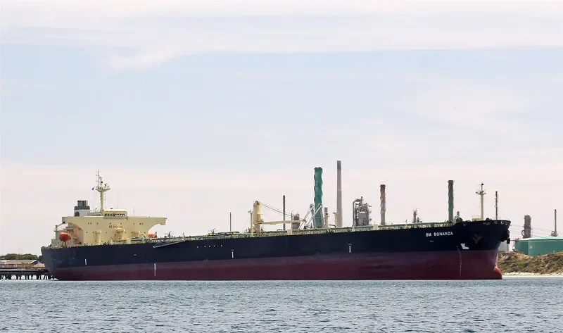ATHENS VOYAGER Tanker IMO 9337391 photo 6