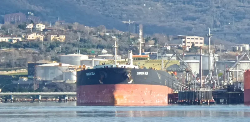 BANDA SEA Tanker IMO 9337406 photo 3