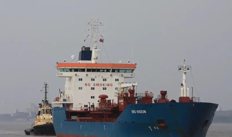 BRO NISSUM Tanker IMO 9340623 photo 5