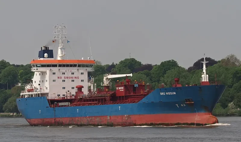 BRO NISSUM Tanker IMO 9340623 photo 7