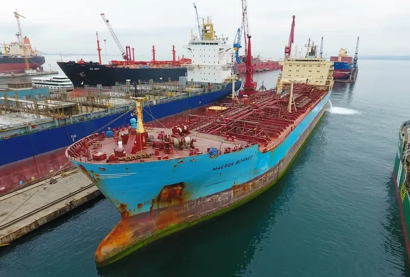 MAERSK BORNEO Tanker IMO 9341445 photo 9