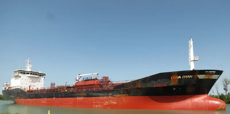 ERRIA SWAN Tanker IMO 9347748 photo 6