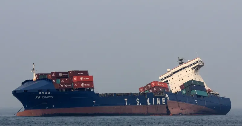 TS TAIPEI Container Ship IMO 9348481 photo 2
