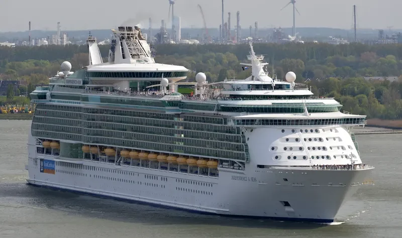 INDEPENDENCE OF THE SEAS Passenger Ship IMO 9349681 photo 8