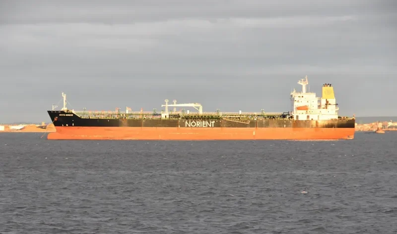 ARCTIC BREEZE Tanker IMO 9350850 photo 2
