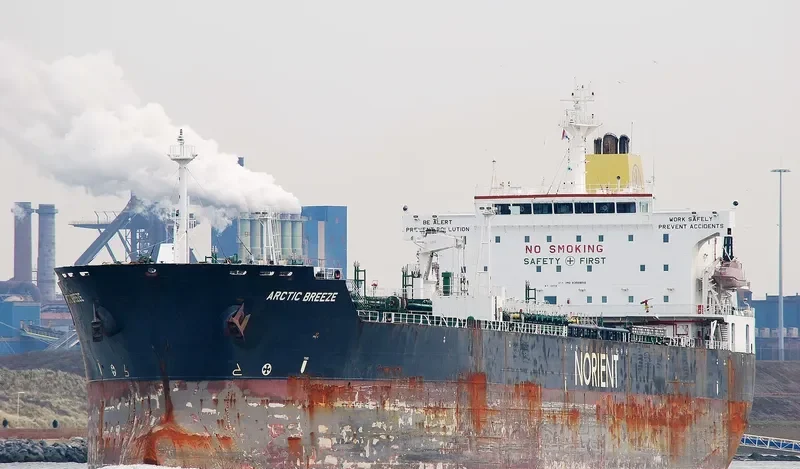 ARCTIC BREEZE Tanker IMO 9350850 photo 4