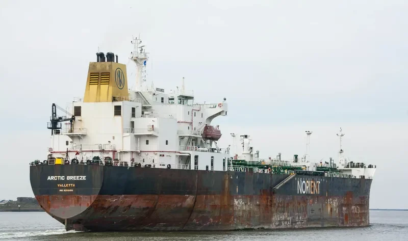 ARCTIC BREEZE Tanker IMO 9350850 photo 6