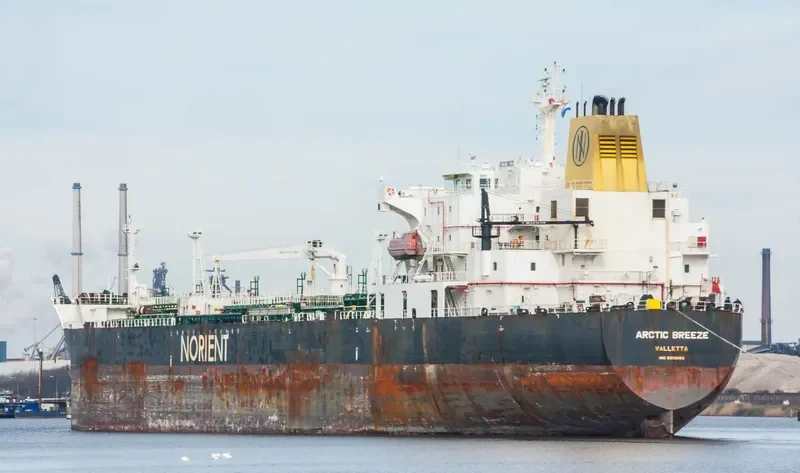 ARCTIC BREEZE Tanker IMO 9350850 photo 9