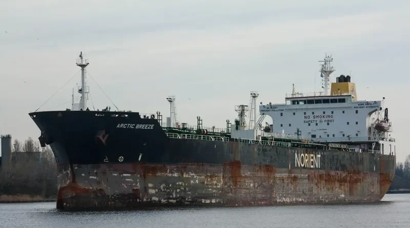 ARCTIC BREEZE Tanker IMO 9350850 photo 10