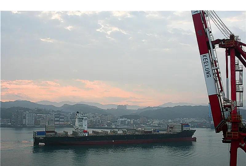 SEASPAN FRASER Container Ship IMO 9351608 photo 4