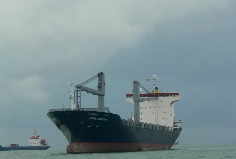 SINAR BANDUNG Container Ship IMO 9352432 photo 7