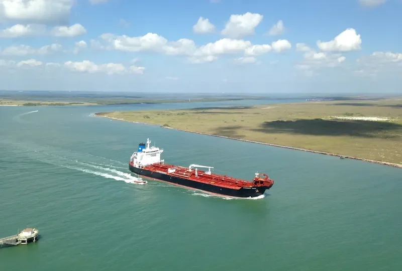 OVERSEAS TAMPA Tanker IMO 9353606 photo 4