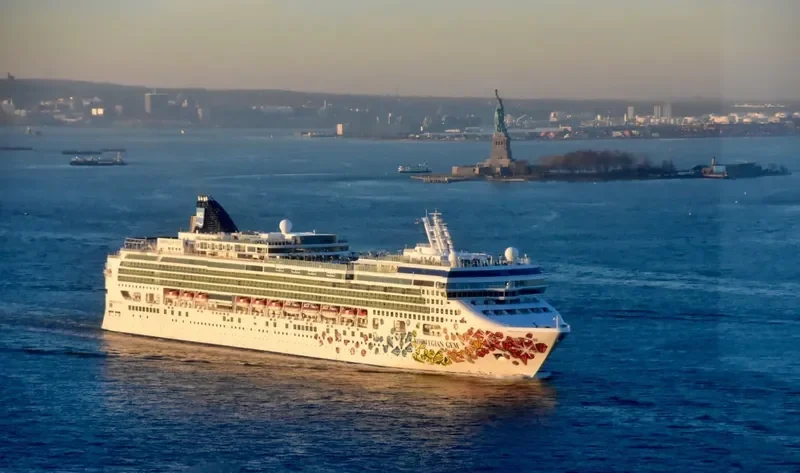 NORWEGIAN GEM Passenger Ship IMO 9355733