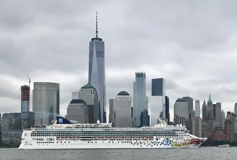 NORWEGIAN GEM Passenger Ship IMO 9355733 photo 10