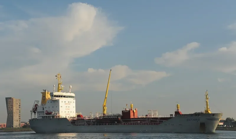 ST SARA Tanker IMO 9356646 photo 6