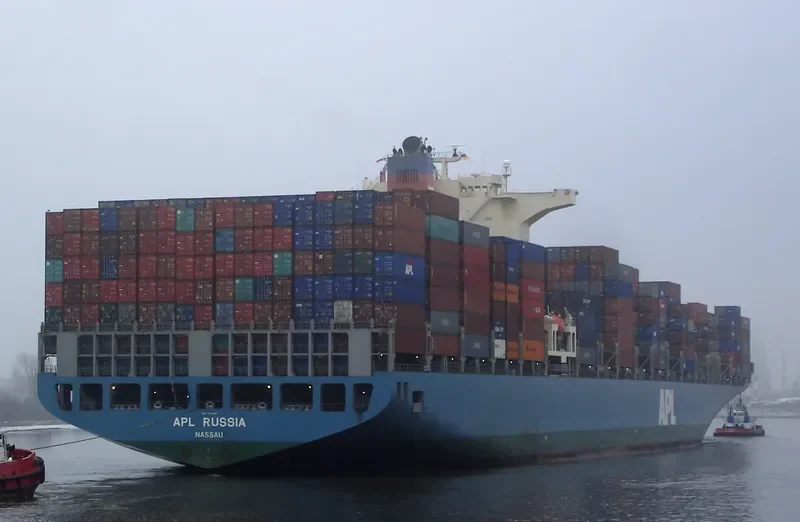 MOL COMFORT Container Ship IMO 9358761