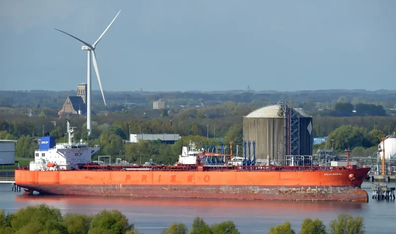 ZALIV BAIKAL Tanker IMO 9360128 photo 2
