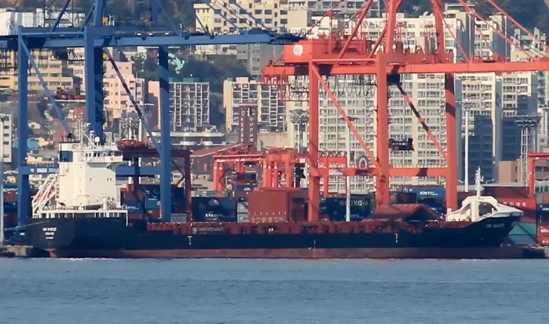 OSG BEAUTEC Container Ship IMO 9361275 photo 9