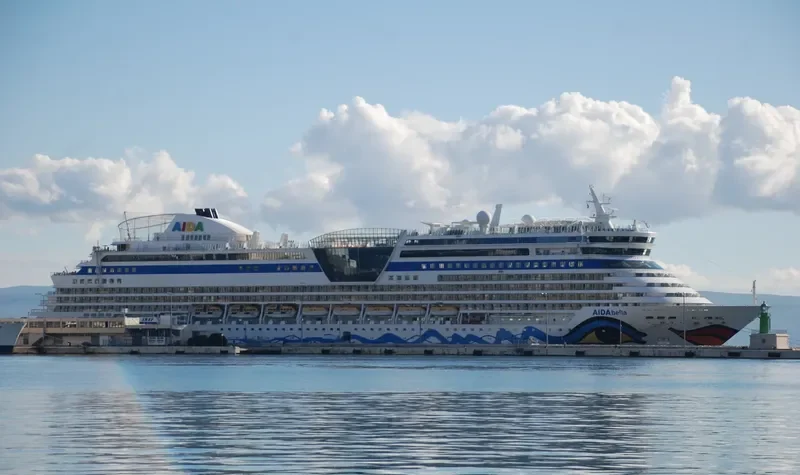 AIDABELLA Passenger Ship IMO 9362542 photo 3