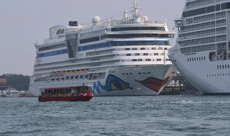 AIDABELLA Passenger Ship IMO 9362542 photo 4