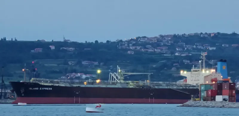 ISLAND EXPRESS Tanker IMO 9363792 photo 7