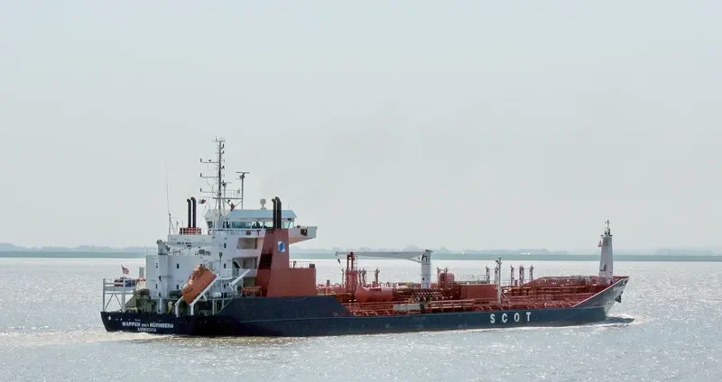 RHL NUERNBERG Tanker IMO 9365257 photo 4