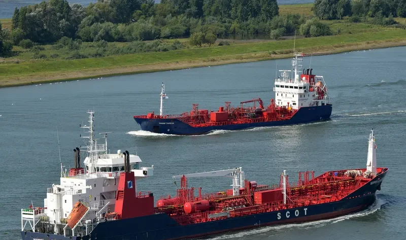 RHL NUERNBERG Tanker IMO 9365257 photo 8