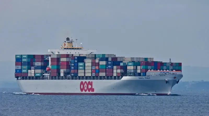 OOCL ITALY Container Ship IMO 9367205 photo 3