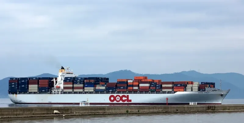 OOCL ITALY Container Ship IMO 9367205 photo 10