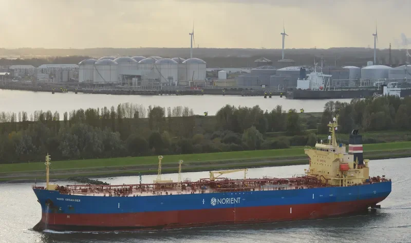 DEE4 DOGWOOD Tanker IMO 9367748 photo 3