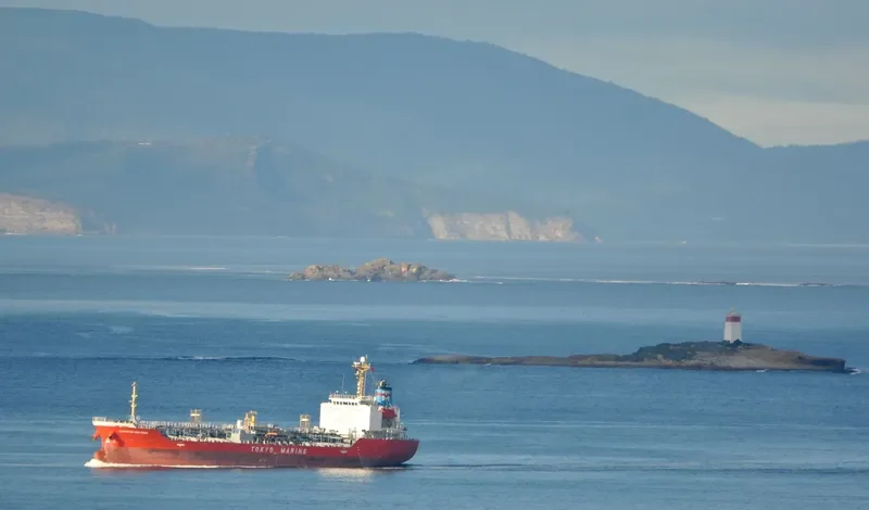 EASTERN NEPTUNE Tanker IMO 9370630 photo 6