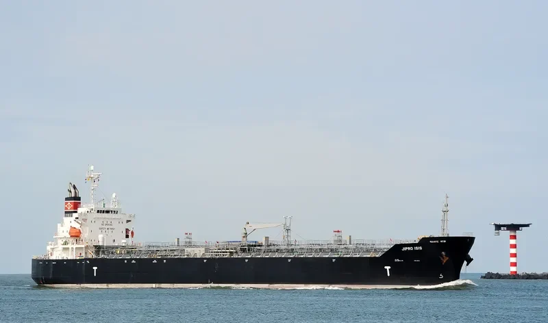 JIPRO ISIS Tanker IMO 9370719 photo 6