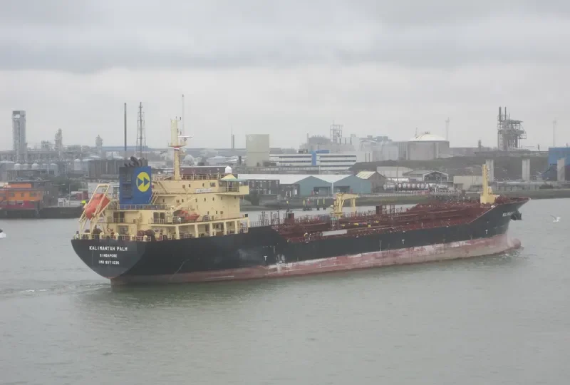 KALIMANTAN PALM Tanker IMO 9371036 photo 2
